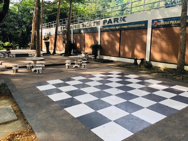 giant chess games at youth park penang