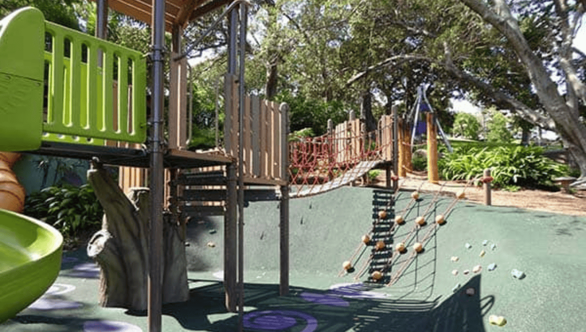 Cafes with playgrounds in Brisbane